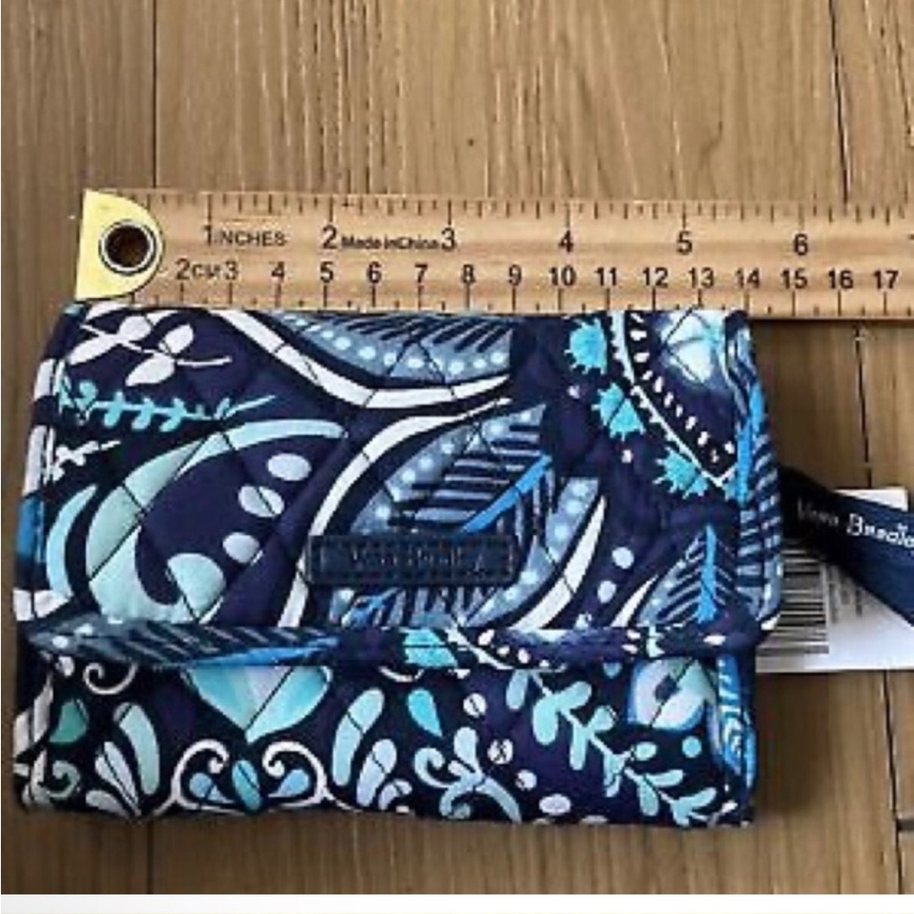 Vera Bradley RFid Euro Wallet Blue Island Meditation